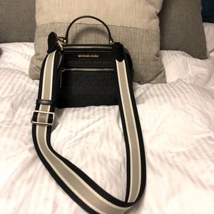MICHAEL KORS Crossbody Bag